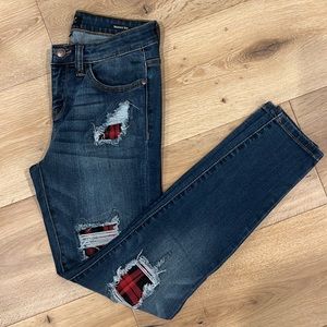 Judy Blue 5/27 Buffalo plaid distressed skinny jeans